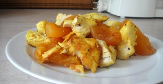 Курица с сухофруктами и шафраном
