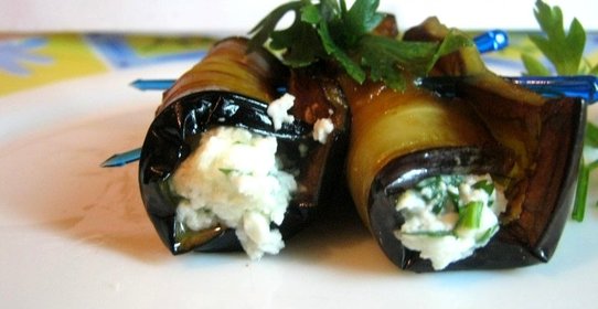 Рулеты из баклажанов с творогом
