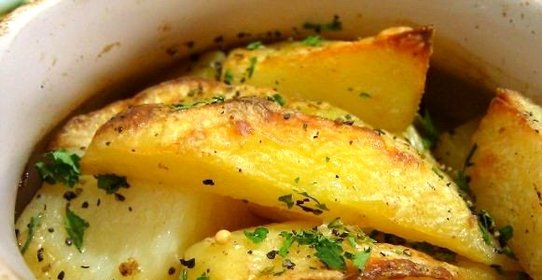 Тушеная картошка в горшочках