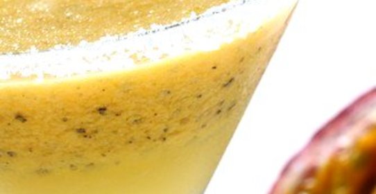 Пунш из маракуйи с белым ромом