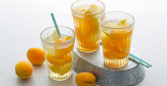 Компот из абрикосов и яблок