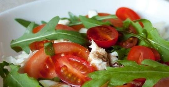 Моцарелла с помидорами