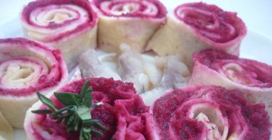 Блины со свекольно-селёдочной начинкой(2 варианта)