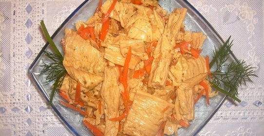 Салат из соевого мяса