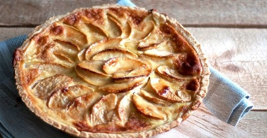 Пирог с яблочно-сливочной начинкой