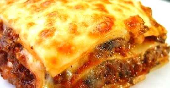 Лазанья с заправкой под сырным соусом
