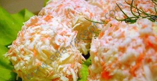 Салат рафаэлло с крабовыми палочками и сыром