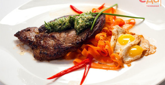 Минутный стейк со смайл-глазуньей от телеканала «Еда»