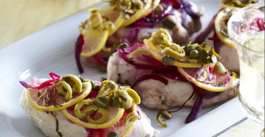 Куриная грудка в конверте с оливками и каперсами