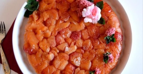 Яблочный пирог Tart Tatin со сливочным пломбиром