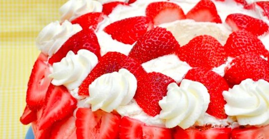 Бисквитный клубничный торт