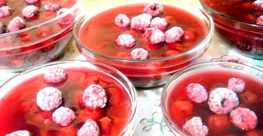 Кисель вишнёво - малиновый с ягодами