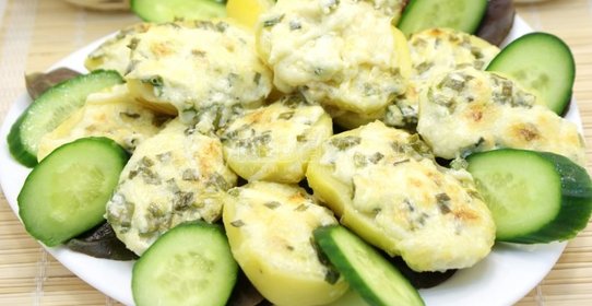 Печеный картофель в духовке