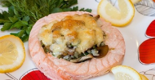 Медальоны из семги с грибами и рисом