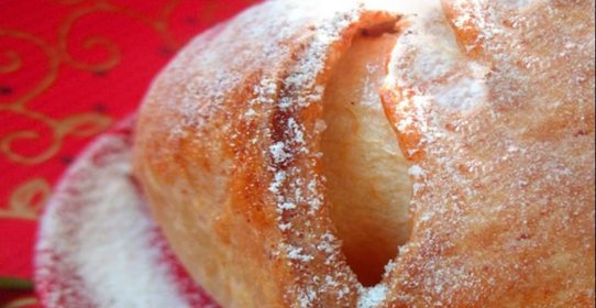 Яблочная шарлотка в творожных платочках