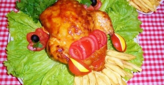 Курица под соусом «Гольф», фаршированная креветками и рисом