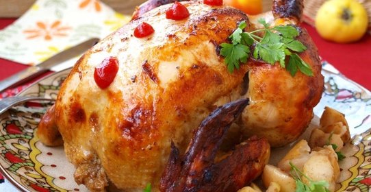 Курица запечённая с яблоками в рукаве