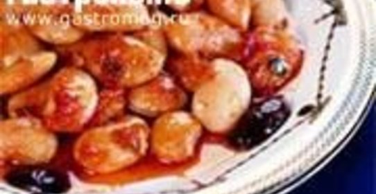 Гигантес яхни (рагу из гигантской фасоли)