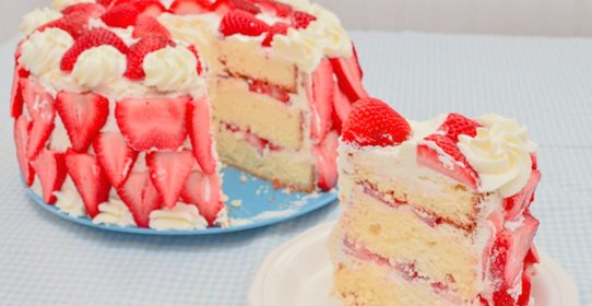 Праздничный клубничный торт: пошаговый рецепт