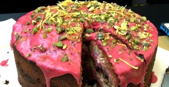 Бисквитный пирог со смородиной