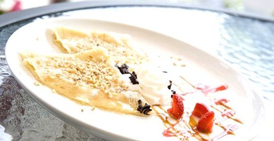 Хрустящие тортильи с ягодным соусом