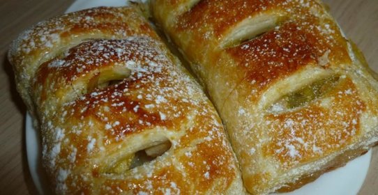 Слойки с яблоками