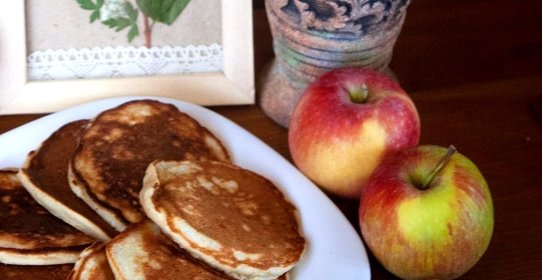 Овсяные оладьи с яблоком