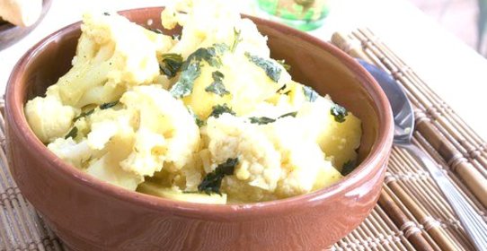 Цветная капуста со сливочным маслом и петрушкой