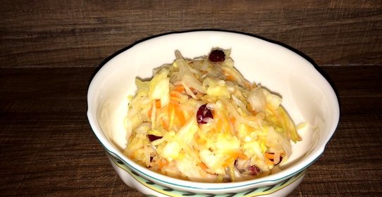 Сладкая квашеная капуста с клюквой