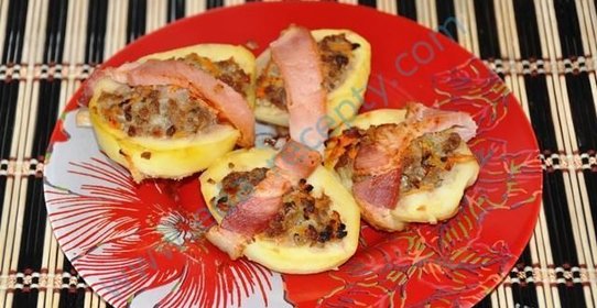 Запеченная в духовке картошка фаршированная с беконом