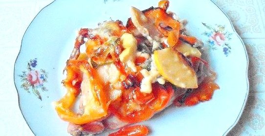 Курица, запеченная с сыром и овощами