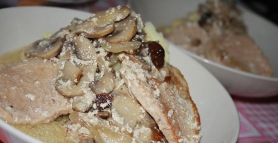Свинина с грибами в сливках