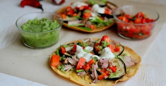 Тостадос с курицей и овощами