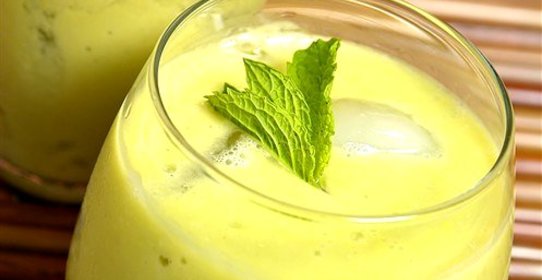 Напиток с кокосом и авокадо