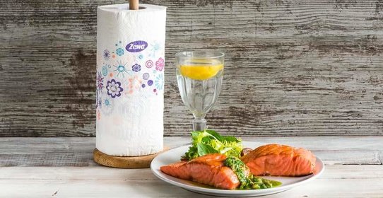 Жаренный на гриле лосось с винегретом из щавеля