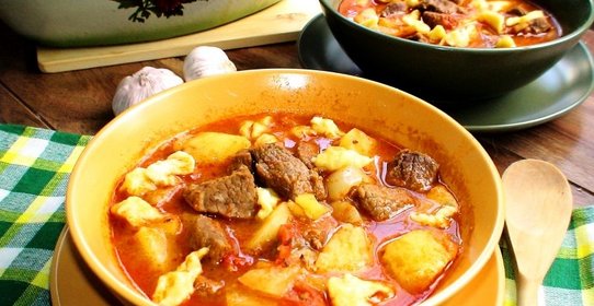 Будапештский гуляш (бограчь гуяш) c чапетками