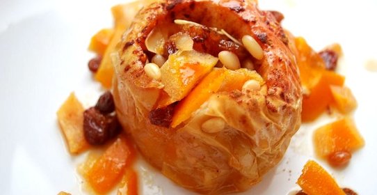 Печеное яблоко с апельсином и тайской дыней