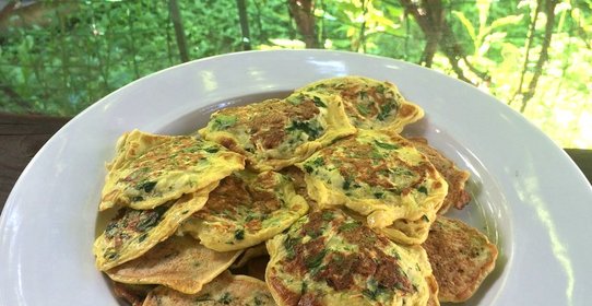 Кабачковые оладьи со шпинатом