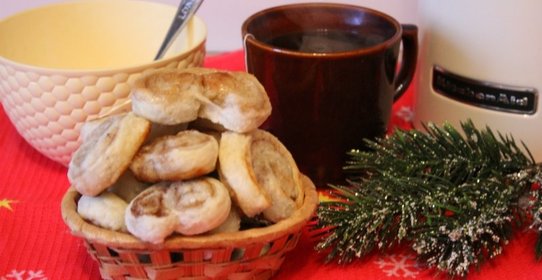 Печенье Ушки из слоеного теста с корицей