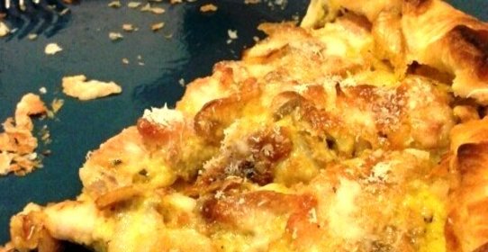 Слоёный пирог с курицей и грибами