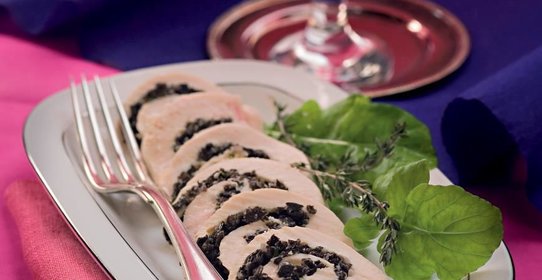 Куриный рулет с солеными грибами