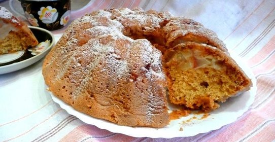 Шарлотка с грушей