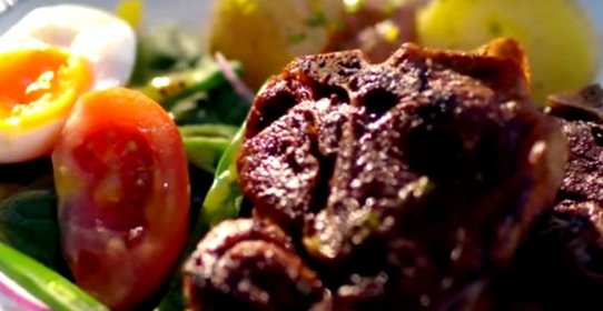 Баранина со стручковой фасолью и яйцами