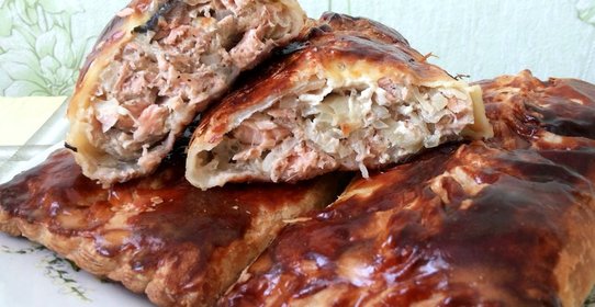 Рыбный пирог из слоеного теста