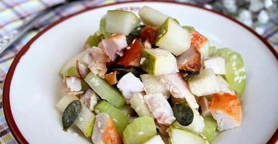 Салат с грушей и курицей