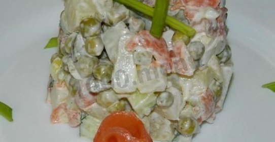 Салат оливье с семгой и огурцом