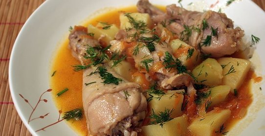 Тушеная капуста с картошкой и курицей