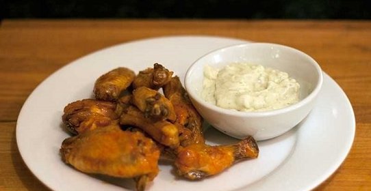 Крылышки в сметанно-чесночном соусе