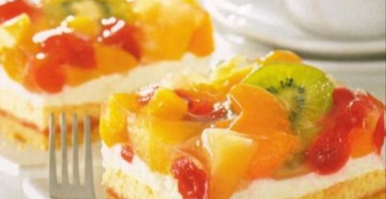 Нежные бисквитно-фруктовые пирожные к чаю Проще простого без выпечки