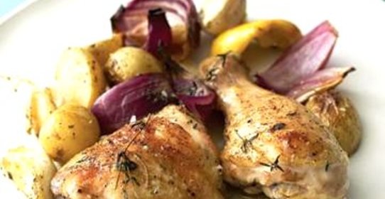 Курица с луком, картофелем и чесноком